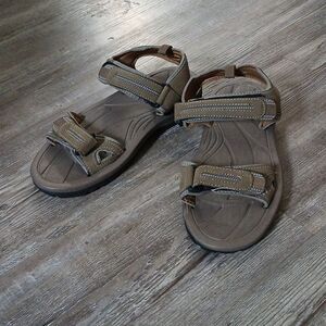 Northside ladies tan sandals  Sz 8 NWOT